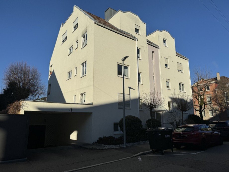 Ansicht mit Tiefgarageneinfahrt B�ro / Praxis G�ppingen