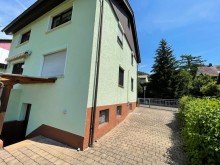 Stellplatz am Haus Freistehendes Einfamilienhaus mit herrlicher Aussicht und sch�nem Garten!