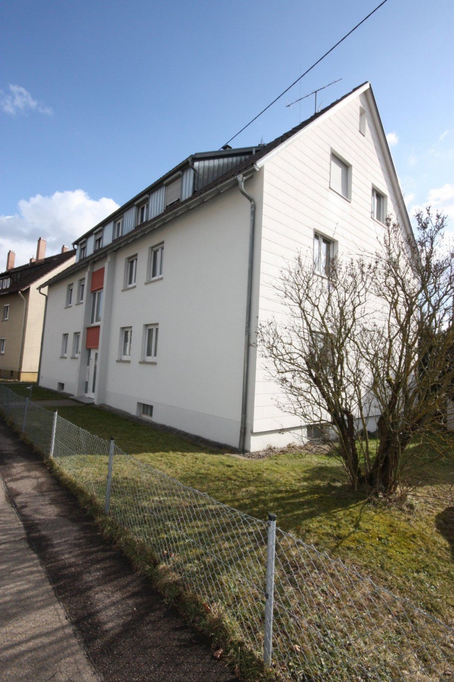 Vorgarten Mehrfamilienhaus G�ppingen