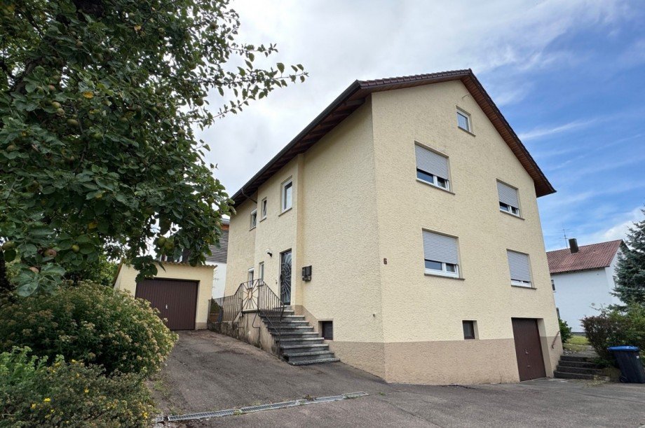 Ansicht mit Garagen Zweifamilienhaus Ottenbach