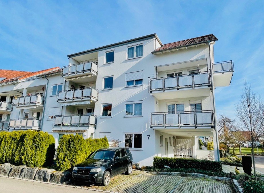 Ansicht mit PKW Freistellplatz Etagenwohnung Eislingen/Fils