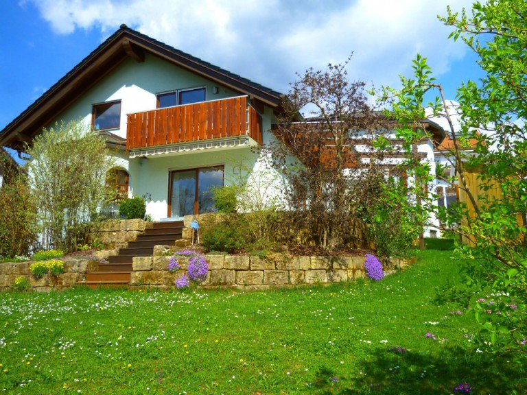 Ansicht Lauterstein-Nenningen Einfamilienhaus Ein Familienheim zum Wohlf�hlen in herrlicher Aussichtslage!