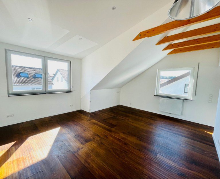 Wohnen Salach Dachgeschosswohnung Stylische Dachgeschosswohnung mit schickem Bad und hochwertiger Einbauk�che!