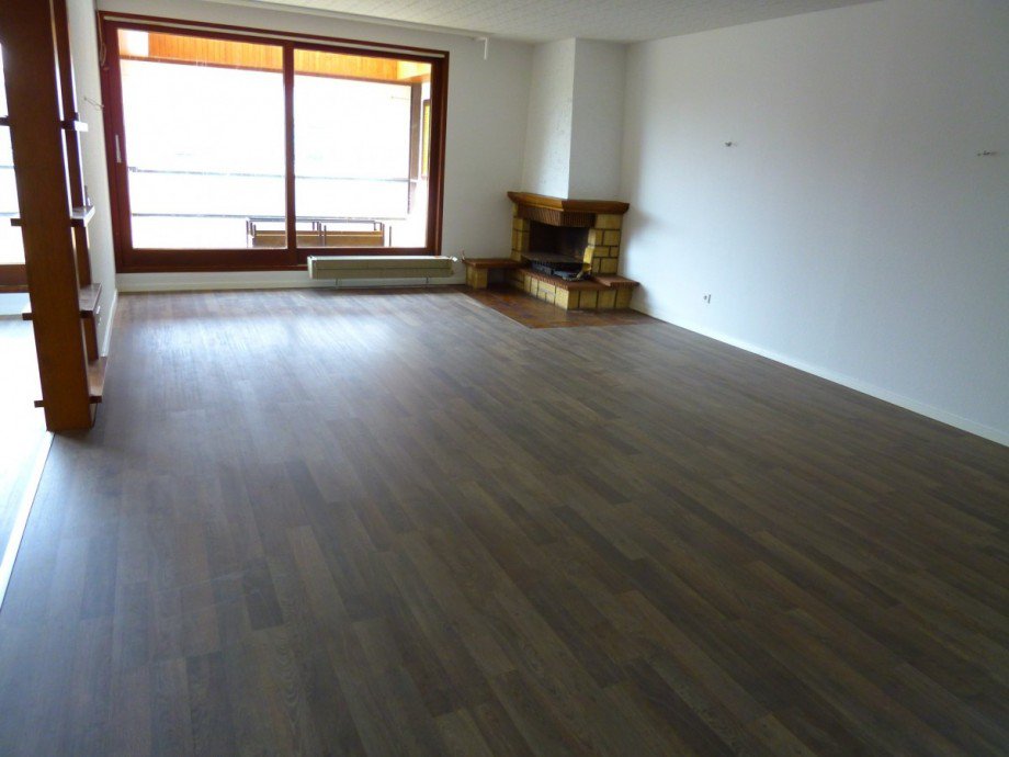 Wohnzimmer mit Kamin Penthousewohnung Salach