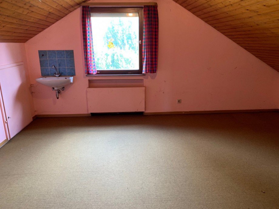 Kind DG Einfamilienhaus Schlat