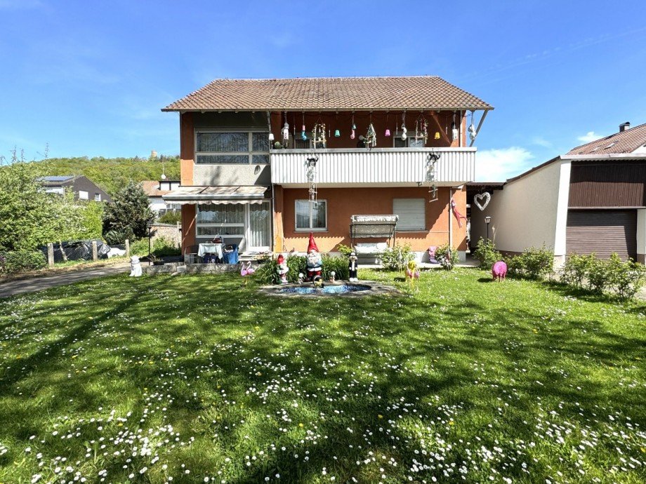Ansicht und Garten Zweifamilienhaus S��en