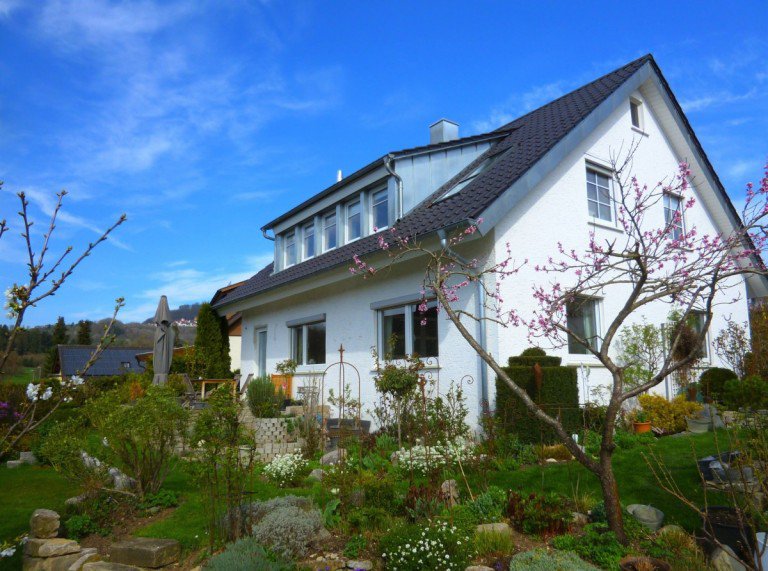 Ansicht Ottenbach Zweifamilienhaus Modernisiertes Ein-/Zweifamilienhaus mit sch�nem Garten in beliebter Lage!