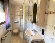 Bad im DG Freistehendes Einfamilienhaus mit herrlicher Aussicht und sch�nem Garten!