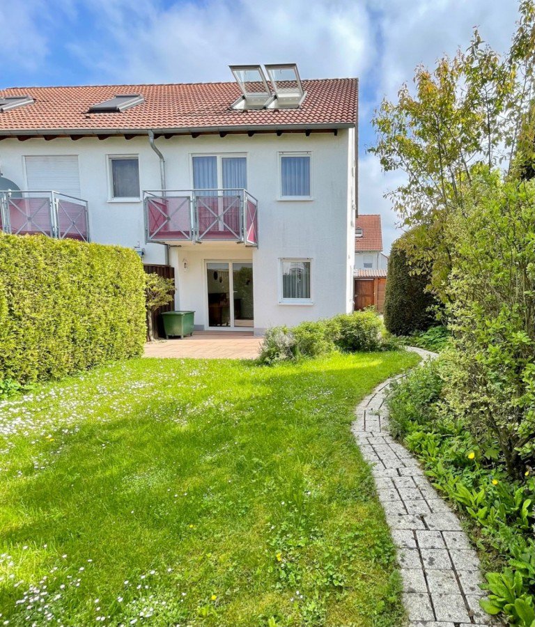 Ansicht G�ppingen Reiheneckhaus Modernes Reiheneckhaus mit Garten und Garage in ruhiger Lage im Reusch!