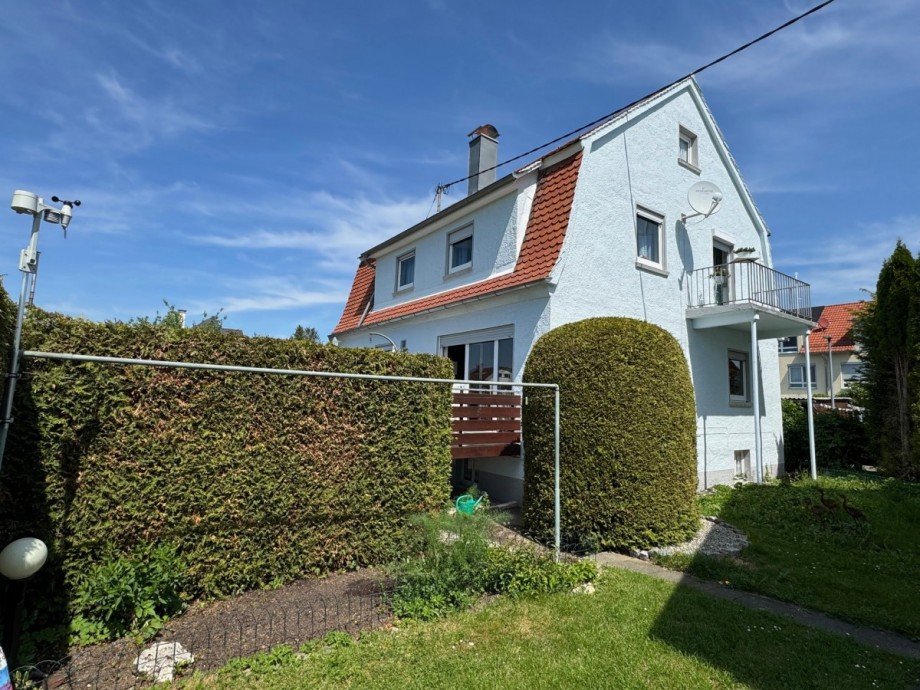 Ansicht und Garten Einfamilienhaus S��en