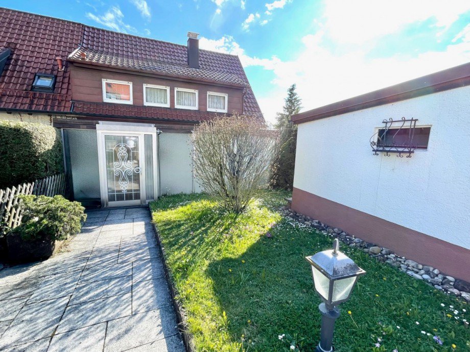 Vorgarten Doppelhaush�lfte G�ppingen