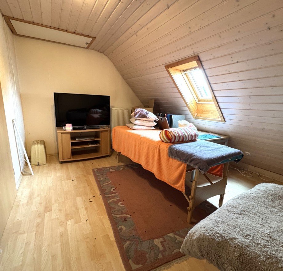 Zimmer DG Zweifamilienhaus Salach