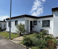 Bild (7534b5a4d8ee995f293a265f021ddb2f): Gro�z�giger Bungalow mit Wintergarten in bevorzugter Halbh�henlage!
