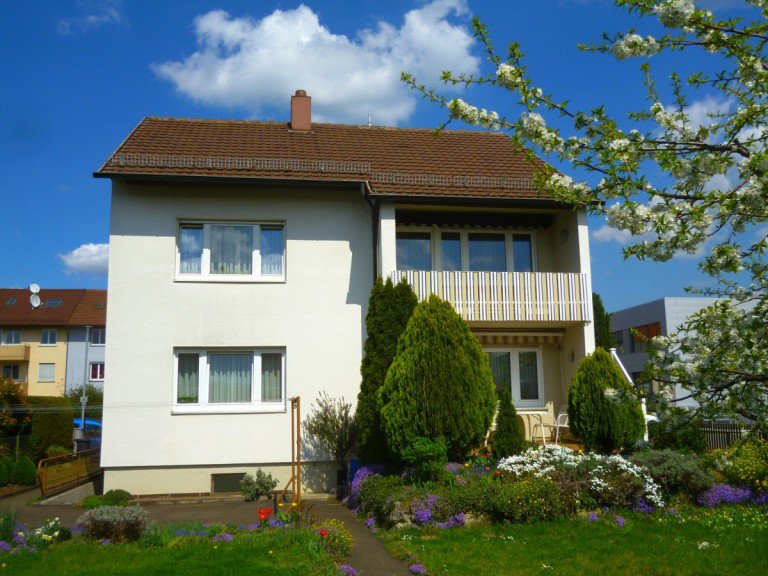 Ansicht Salach Zweifamilienhaus Sehr gepflegtes Zweifamilienhaus mit herrlichem Garten!