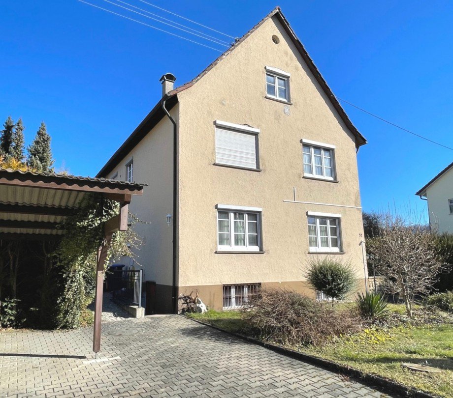 Ansicht mit Carport Zweifamilienhaus Geislingen an der Steige