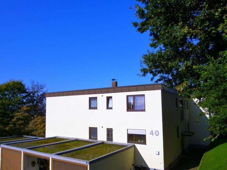 Ansicht mit Eingang Salach Etagenwohnung Sch�ne 3-Zimmer-ETW mit Tageslichtbad und Einzelgarage in bevorzugter Ortsrandlage!