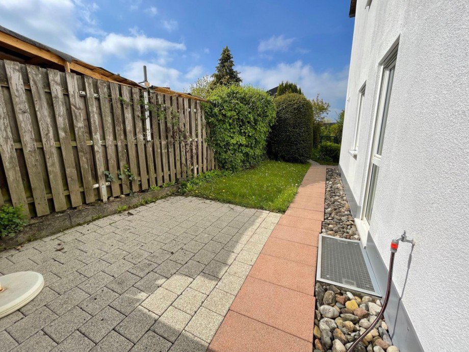 seitlicher Garten Reiheneckhaus G�ppingen