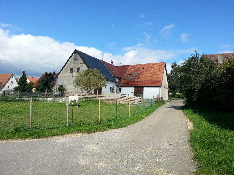 Ansicht Geislingen-St�tten Bauernhaus Bauernhaus mit Scheune und Stallungen in herrlicher Ortsrandlage mit S�dausrichtung!