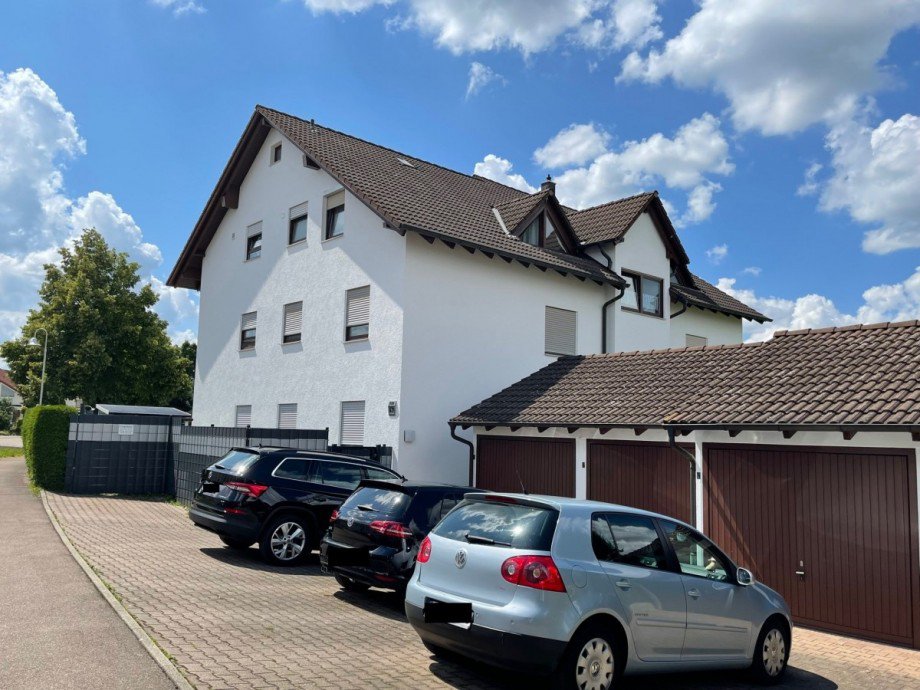 Ansicht mit Garage Dachgeschosswohnung Eislingen