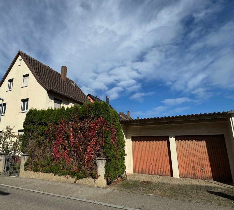 Ansicht mit Garagen Mehrfamilienhaus Salach
