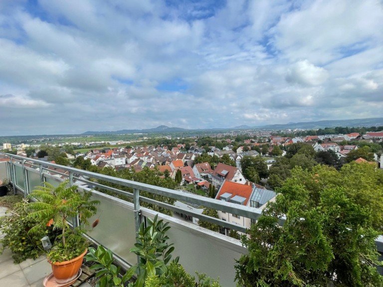 Dachterrasse G�ppingen Penthousewohnung Gro�z�gige Penthousewohnung mit atemberaubender Fernsicht in G�ppingen-Holzheim!