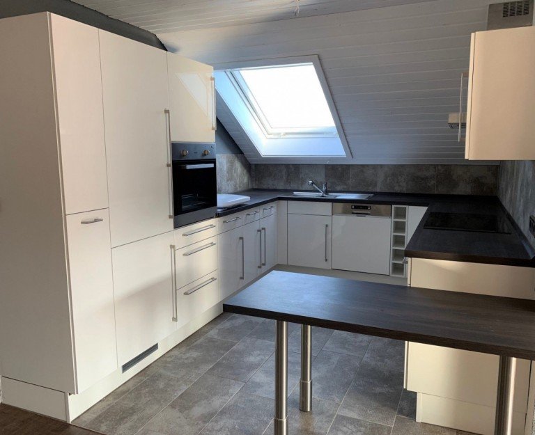 K�che Donzdorf Dachgeschosswohnung Moderne 4-Zimmer-ETW mit neuwertiger Einbauk�che, luxuri�sem Bad und Aussichtsbalkon!