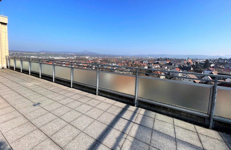 Terrasse G�ppingen Penthousewohnung �ber den D�chern! Exklusive Penthousewohnung mit Fernsicht in G�ppingen-Holzheim!