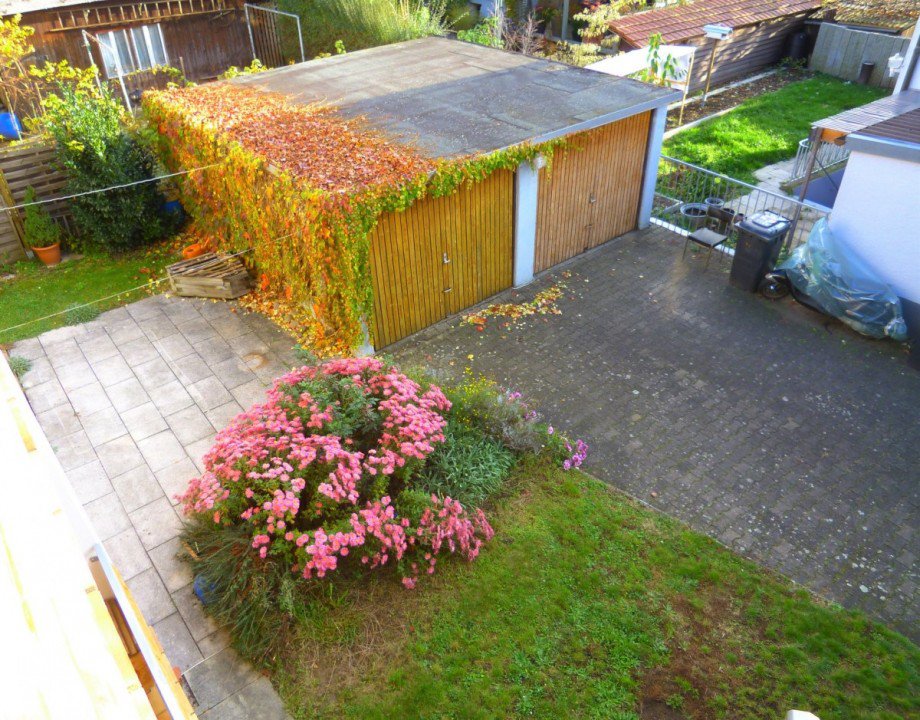 Garten mit Doppelgarage Zweifamilienhaus Salach