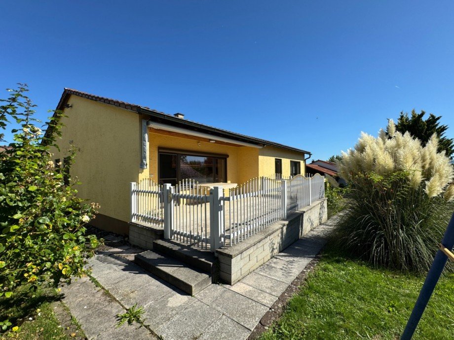 Ansicht mit Terrasse Einfamilienhaus Hattenhofen