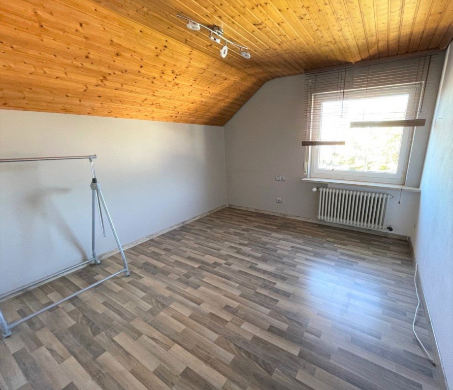 Zimmer DG Mehrfamilienhaus S��en