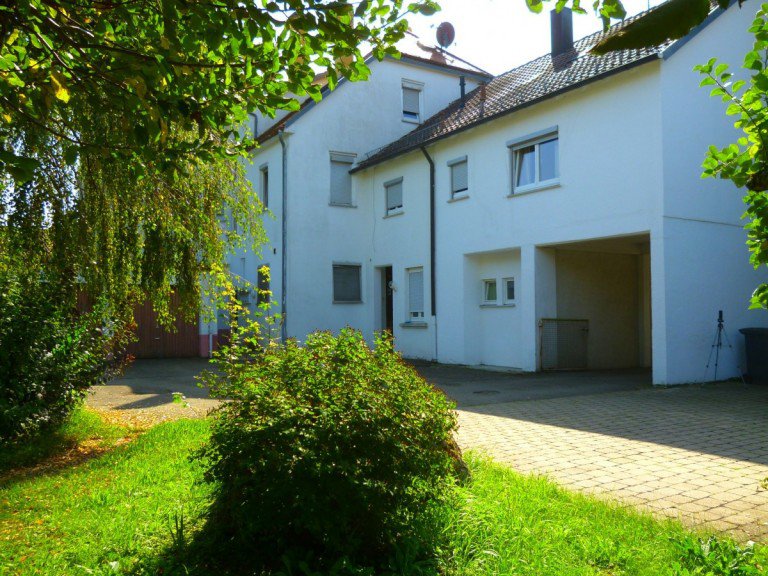 Ansicht Salach Mehrfamilienhaus Solide vermietetes Wohn-und Gesch�ftshaus mit 6 Miet- bzw. Monteurswohnungen!