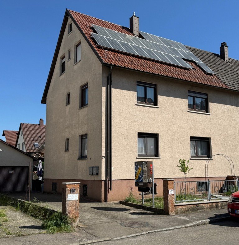 Ansicht mit Garage Salach Zweifamilienhaus Zweifamilien-Doppelhaush�lfte mit Garten in ruhiger Wohnlage!