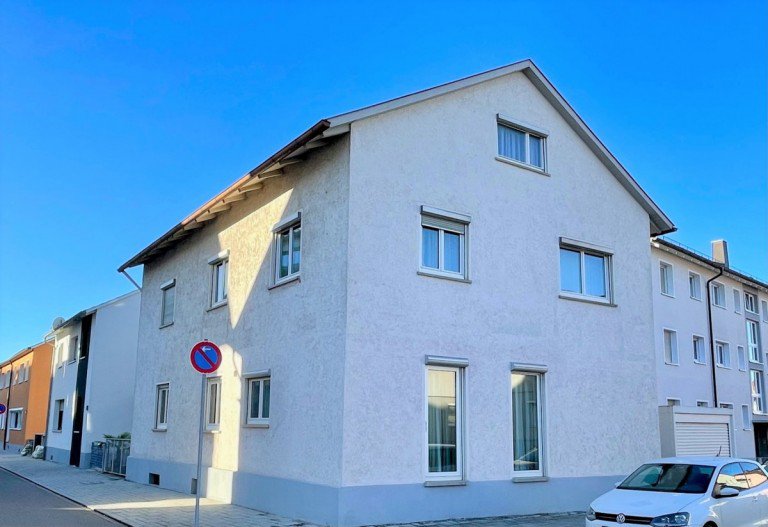 Ansicht Salach Zweifamilienhaus Familien aufgepasst! Zweifamilienhaus mit Ausbaureserve und zwei Garagen!