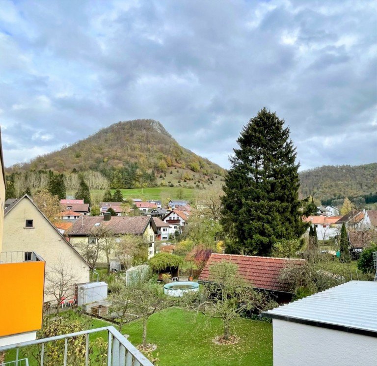 Ausblick Bad Ditzenbach Etagenwohnung Betreute Seniorenwohnung mit Aussichtsbalkon und Tiefgaragenstellplatz!