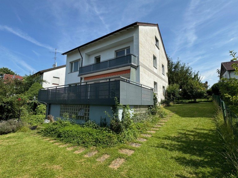 Ansicht Salach Mehrfamilienhaus Gro�z�giges Zwei-/Dreifamilienhaus mit sch�nem Garten und 2 Garagen!
