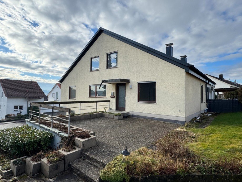 Hauseingang und Freisitz Doppelhaush�lfte Ebersbach an der Fils