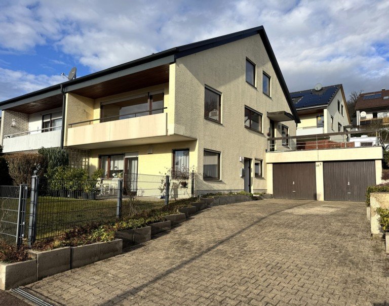 Ansicht Ebersbach an der Fils Doppelhaush�lfte Gro�z�gige Doppelhaush�lfte mit Einliegerwohnung und 2 Garagen in herrlicher Aussichtlage!